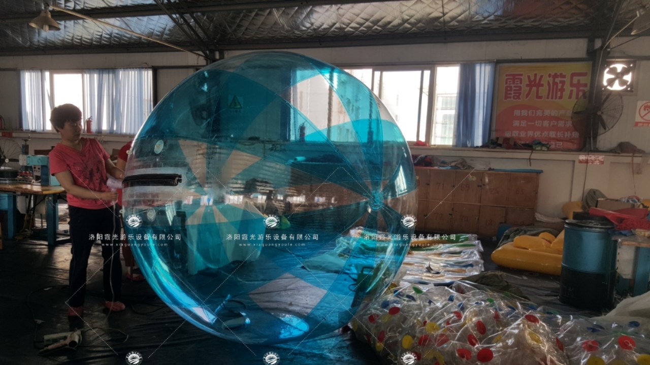 深圳蓝色透明水上步行球